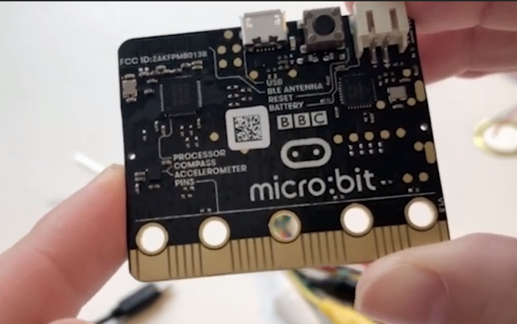 MakeMagazineNL's tweet photo. 📽️ ➡️BBC Micro:bit | electronic adventure kit - unboxing - Elektor TV   https://t.co/VTs72Vva0J  
#electronic #electronics #microbit #unboxing https://t.co/FDIMqoJET8