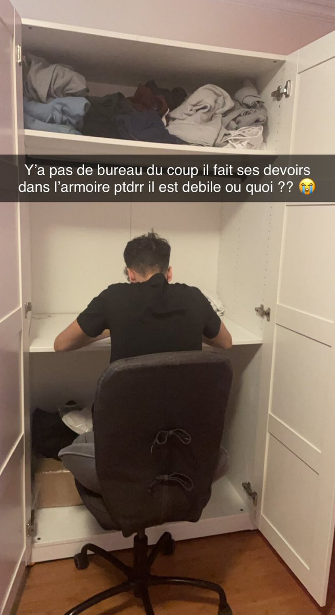 IDIOTS DU VILLAGE tweet media