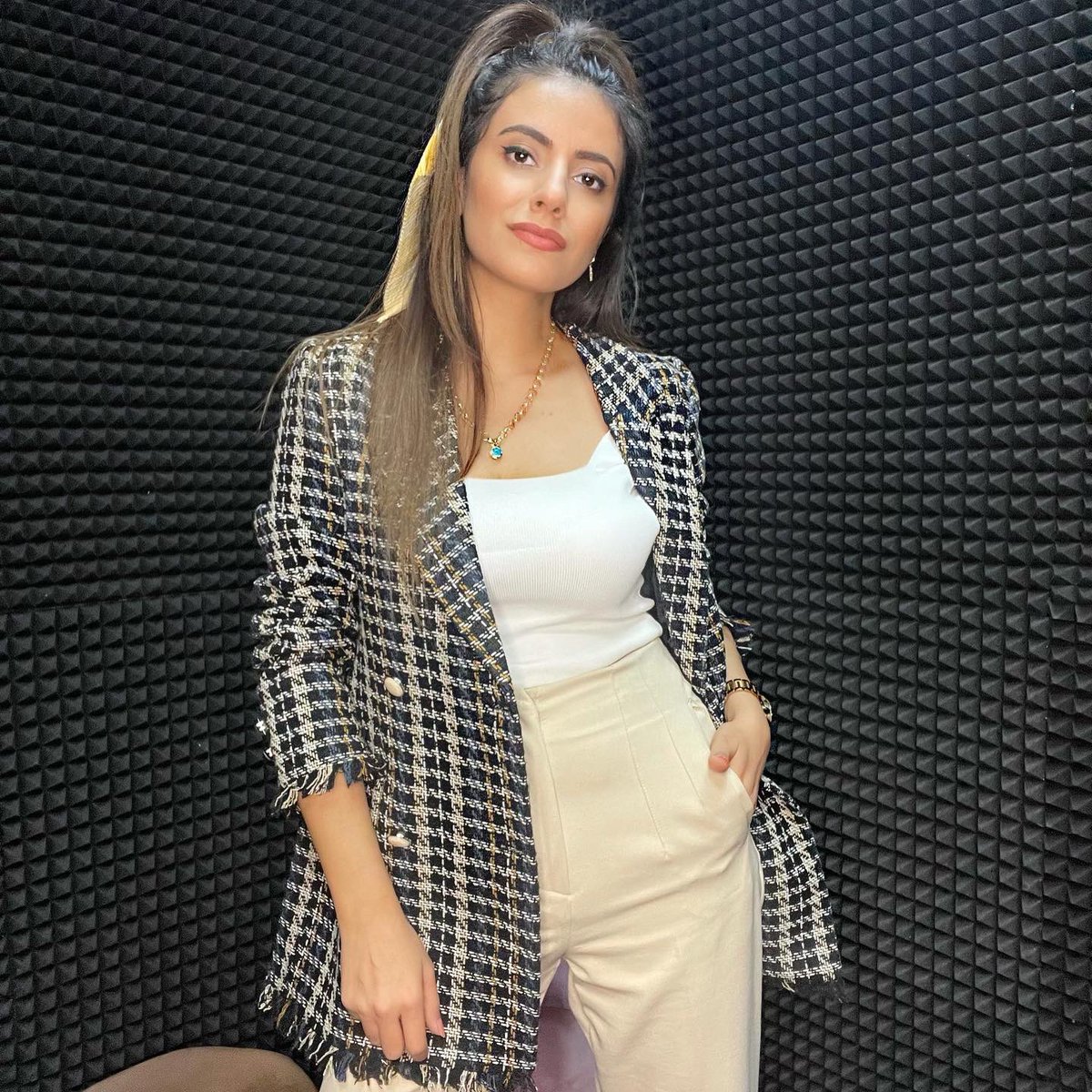 baygemradyo's tweet photo. Belki sana eşlik eden bir yayıncı vardır neden olmasın 😀
Burası Gençlik Radyosu 📻
@reyhanguler yayında mesela 😉
Radyon Nerede Biz Orada
https://t.co/QbAfcAge25
#radyo #studio #canlıyayın #gençlikradyosu #baygemradyo #bayrampaşa #baygem https://t.co/YdQVKZrALZ