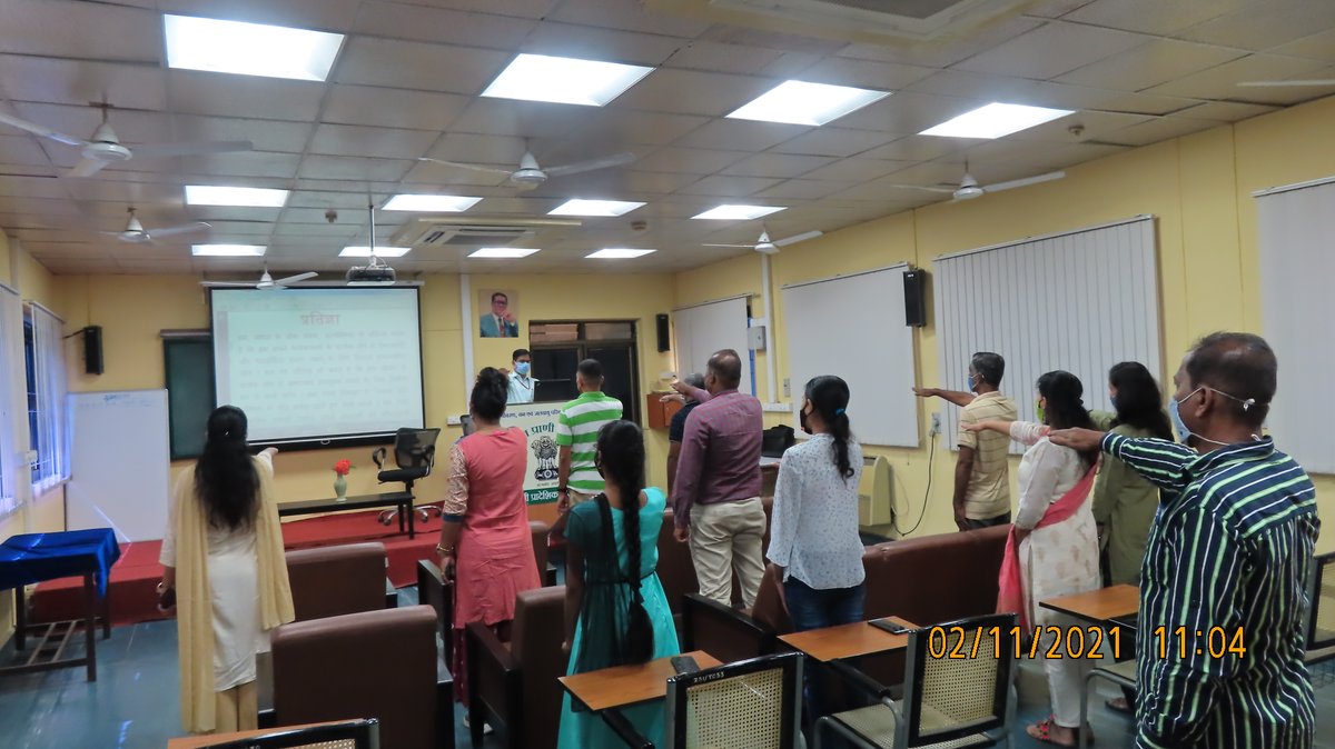 zsiwrcpune's tweet image. As a part of #AzadiKaAmritMahotsav on the occasion of #NationalUnityDay #NationalUnityDay2021 was observed on 02/11/2021 at ZSI WRC Pune. A Pledge for #RashtriyaEktaDiwas2021 was given to the staff by O/C Dr. Basudev Tripathy