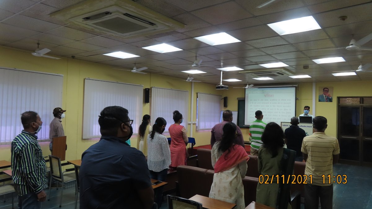 zsiwrcpune's tweet image. As a part of #AzadiKaAmritMahotsav on the occasion of #NationalUnityDay #NationalUnityDay2021 was observed on 02/11/2021 at ZSI WRC Pune. A Pledge for #RashtriyaEktaDiwas2021 was given to the staff by O/C Dr. Basudev Tripathy