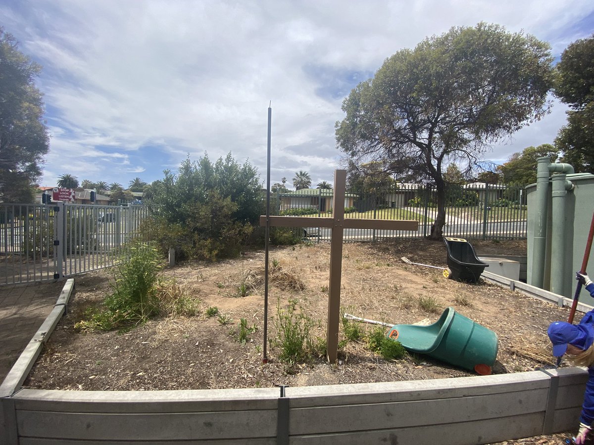 ProjReimaginate's tweet image. We pulled off an incredible one-day transformation today. Ss designed the space, built furniture, and brought our new Japanese Garden to life. We will add a torri gate, Koi fish mural and bamboo to screen the street.Awesome effort from kids on a hot, Spring day!

#ProjReimaginate