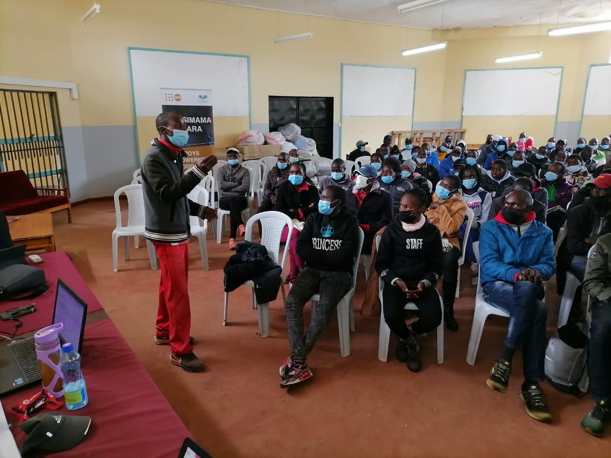 UNFPAKen's tweet photo. Interactive session among athletes on issues that contribute to GBV  among their community.

On the 5th of December the home of champions will host the first edition of the #EndGBV Road race

#UNFPAinElgeyoMarakwet 
 #16Days  #16DaysofActivism2021 https://t.co/feBGaR6GcE