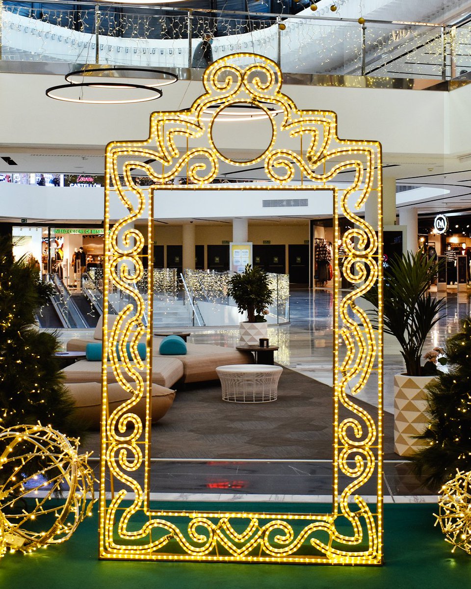 CCSalera's tweet photo. ¡Ya es Navidad en el #CCSalera! 🎅🏻🎄 ¡Ven y disfruta de la mejor decoración navideña y de la magia de las fiestas con tod@s nosotr@s! Os esperamos disfrutando de las mejores tiendas, el mejor ocio y los mejores restaurantes. 🛍️😍🍽️ #Salera #Navidad #CastellónDeLaPlana https://t.co/IkA2SK6m8N
