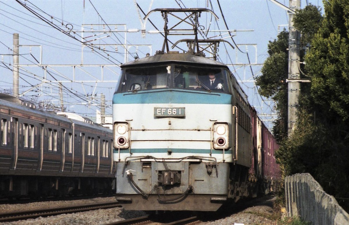 expresstokiwa's tweet photo. #1日1枚貨物列車画像
#EF661
#吹田機関区
#JR貨物
#トップナンバー

ブルトレを撮りに行ったついでに来たので撮影した

7050レ　2006-03-08 https://t.co/rJuMQfSx3Z
