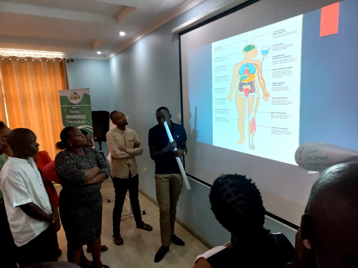 mussasiwa's tweet image. Training journalist  artistic therapy &amp;amp; COVID-19
Thanks organizer DefenderDefenders &amp;amp; Maipac
#maipac #THRDC #defendDefenders