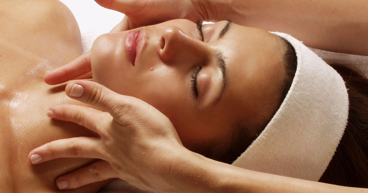 Stapleford Park (@staplefordpark) on Twitter photo On #wellnesswednesday we relax... try our
<a href="/templespa/">TEMPLESPA Skincare</a> treatment of the month this December.
TEMPLE SPA | CHAMPAGNE AND TRUFFLES
DELUXE TREATMENT
The crème de la crème of radiance facials. 90 minutes. Prices from £115. Call 01572 787057.
#spa #templespa #facial #beauty #wellness On #wellnesswednesday we relax... try our
<a href="/templespa/">TEMPLESPA Skincare</a> treatment of the month this December.
TEMPLE SPA | CHAMPAGNE AND TRUFFLES
DELUXE TREATMENT
The crème de la crème of radiance facials. 90 minutes. Prices from £115. Call 01572 787057.
#spa #templespa #facial #beauty #wellness