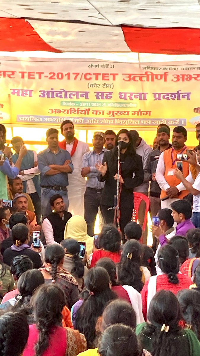 pushpampc13's tweet photo. “आज आपके बीच हूँ, आपकी माँग, मेरी माँग - 1 जनवरी से सभी चयनित शिक्षकों को नियुक्ति मिले क्योंकि शिक्षकों की जगह स्कूल में है, सड़क पर नहीं।”
#GiveBiharTeachersAppointment https://t.co/D4KHibAomB