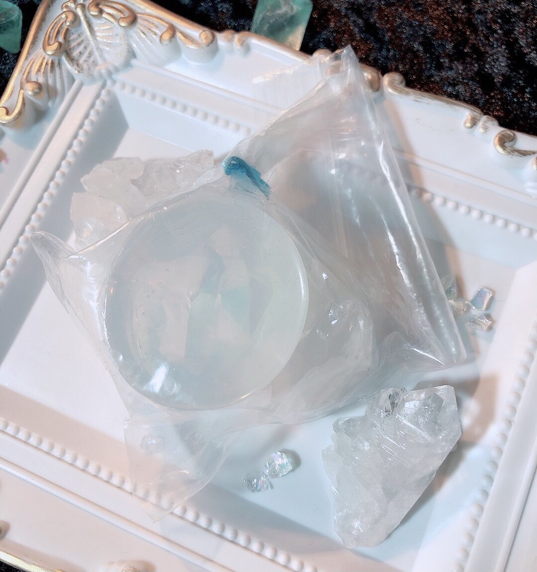 CA_TOKYO's tweet photo. 【作家様の作品在庫状況】

✨kanoline様
ワイヤー製の繊細でリアルなお花のアクセサリーです！
可愛いカラフルなパンジーのバックチャームはスタッフ一押し作品です💕

✨Caine様
色々な形の鉱石モールド💎
是非好きな色で鉱石作品作って見ませんか？ https://t.co/a8QVQg9JaT
