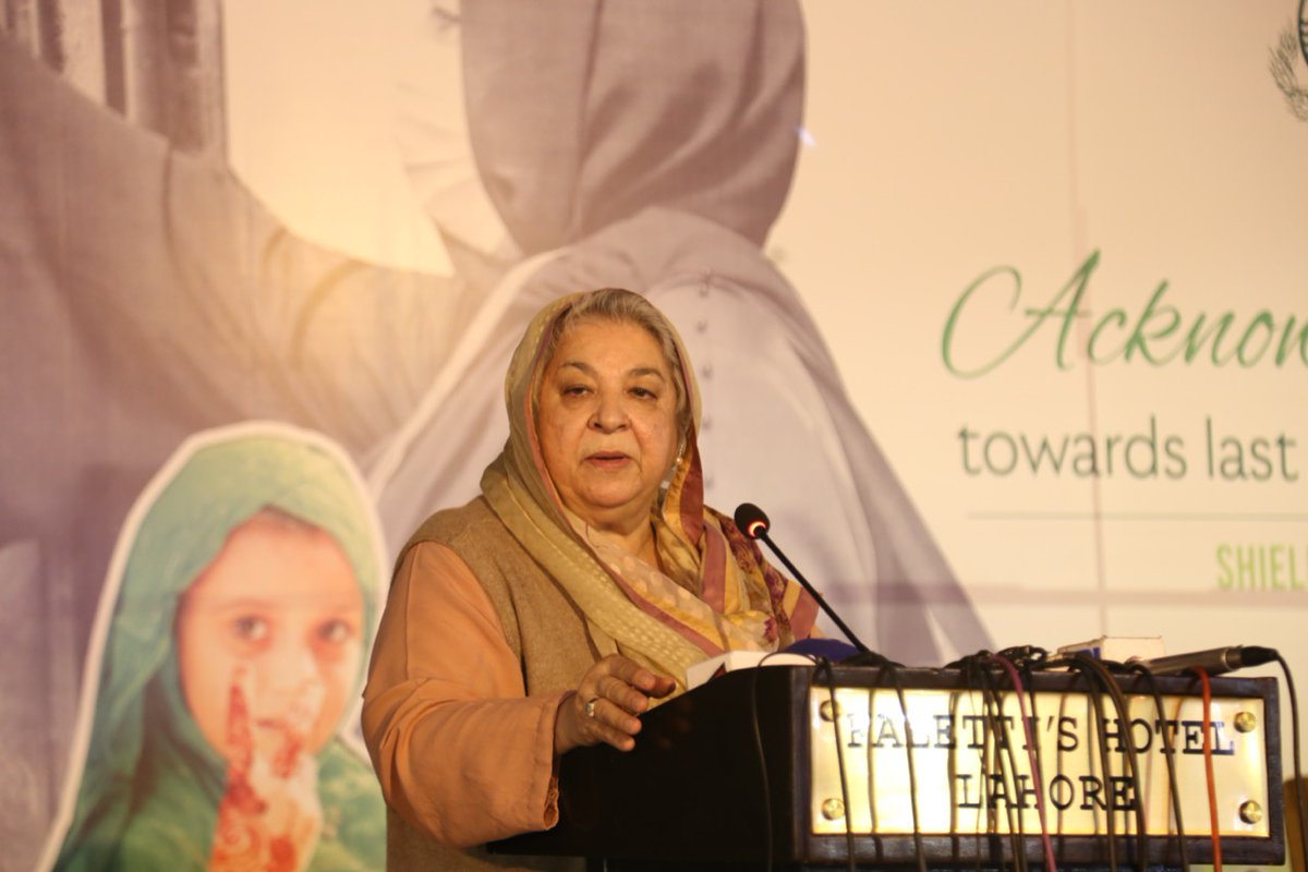 مستقبل کے معماروں کو معذوری سے بچانے کیلئے انتھک جدوجہد کرنے والے فرنٹ لائن ہیروز کو سلام❗
پولیو ورکرز کی محنت اور کاوشوں کو خراج تحسین پیش کرنے کیلئے لاہور میں تقریب کا انعقاد ہوا جس میں وزیر صحت پنجاب ڈاکٹر یاسمین راشد نے پولیو ورکرز کو سرٹیفکیٹس اور شیلڈز سے نوازا۔