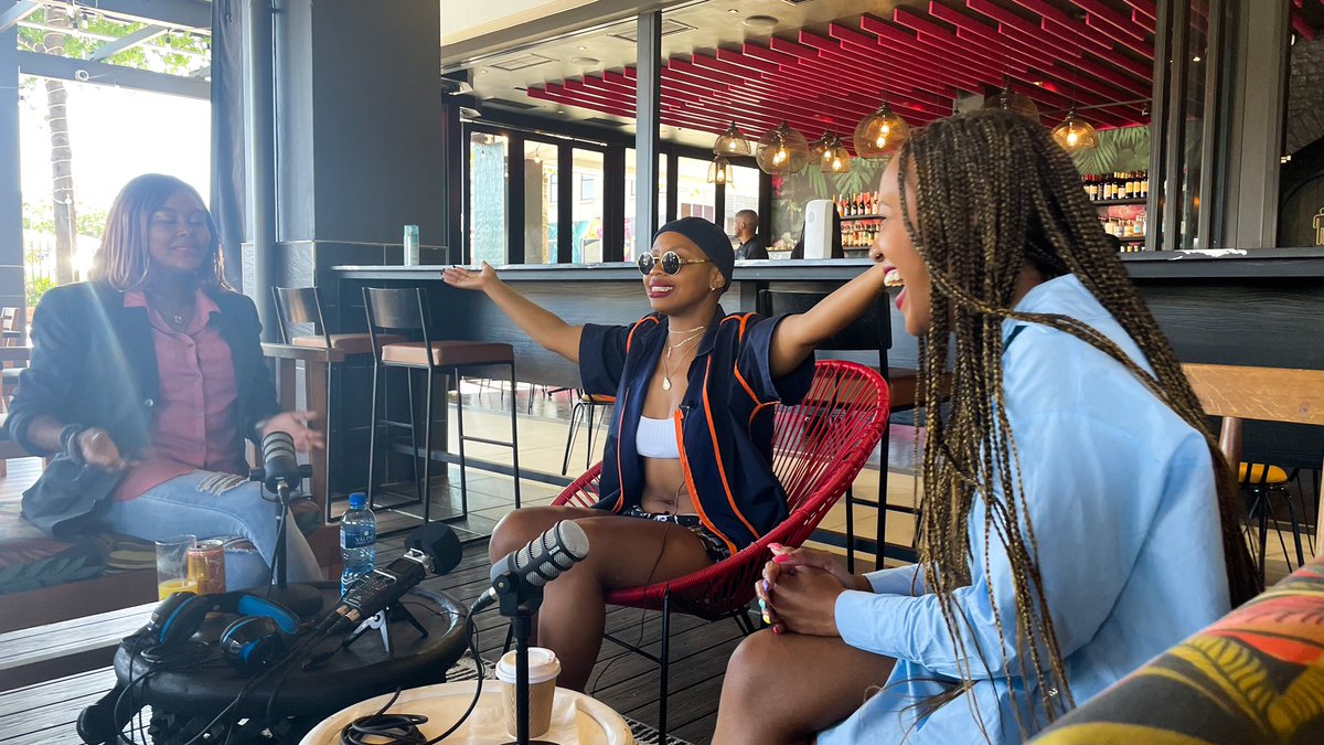 SI_JONESZA's tweet photo. It’s #SiSessionsPodcast day today. S02 Ep11 comes out later today featuring dj’s, @Ludz_SA &amp; @SandyM_ZA shot live from @OHmiRestroBar at the first Si Sessions Pod Party. 

Wana be party of it? The next one is this Saturday 😉

Counting down to #SisessionsPodcast 18:00 🕕 https://t.co/1zSdK502fa