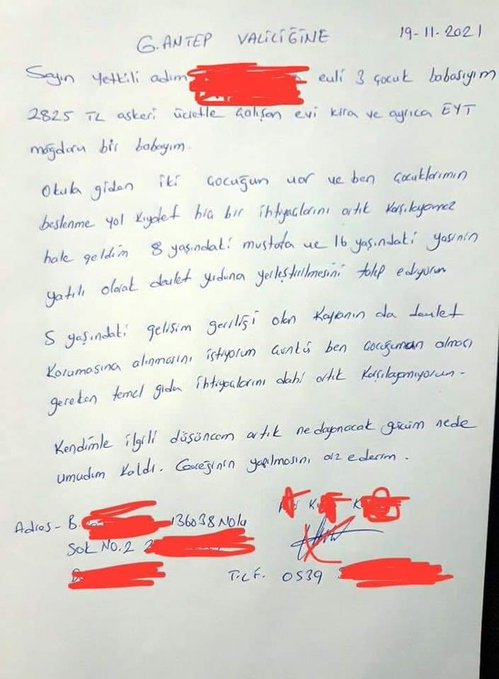 Soldaki de baba, sağdaki de baba. Küçücük çocuğa düşmanıymış gibi vuruyor. Allah senin belanı versin rezil herif. Günlerce dövüldüğünün videosunu görsem içim soğumaz. Umarım dayaktan beterini yaşar da ölmek için yalvarırsın.
#Gaziantep