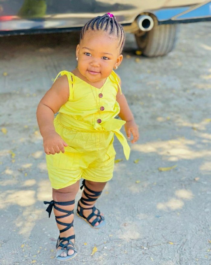 asiliasali's tweet photo. Nina kiwanda cha kufyetua watoto wazuriii🙌🏼🙌🏼🙌🏼 hebu nibebe nyingne mim huyu mtoto kanitamanisha😍😍 https://t.co/kKfsSbLbs8