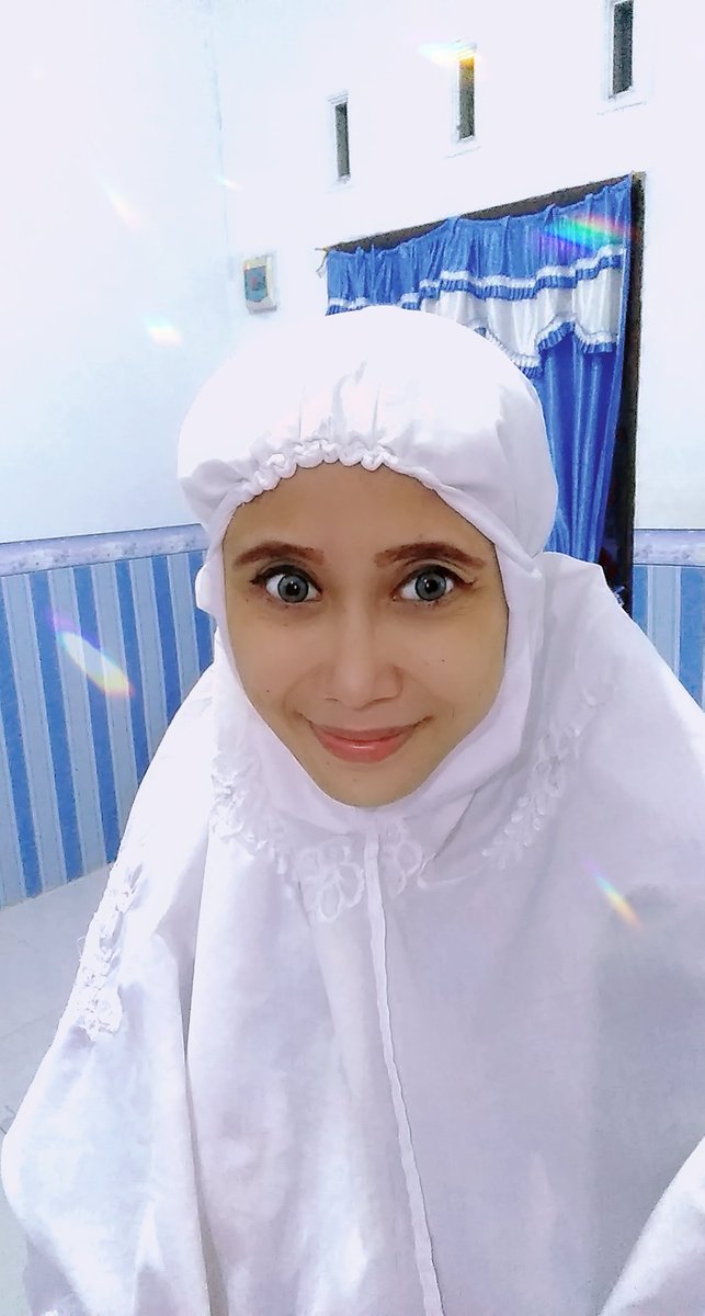 Terima kasih ya allah atas nikmat dan karunia y kau berikan padaku....