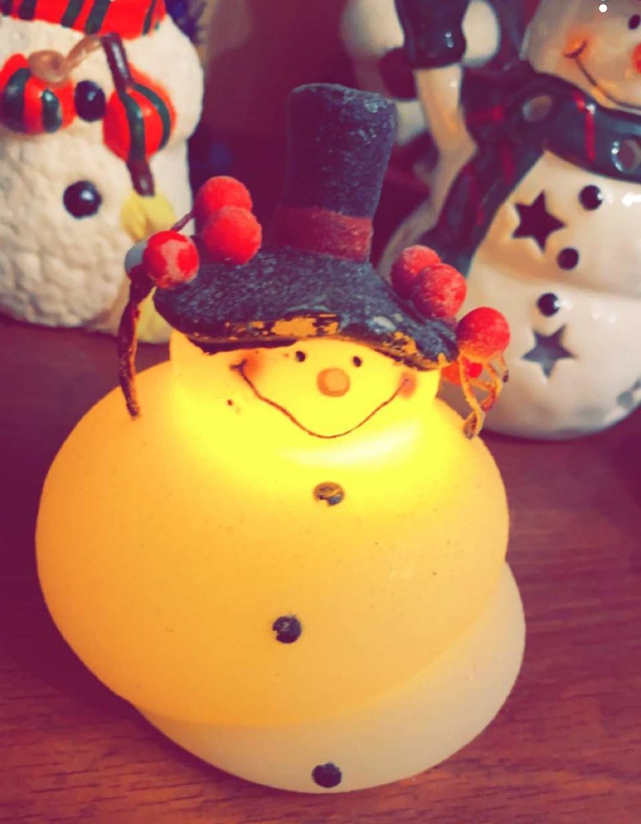 jenn_uga08's tweet image. Im melting!! 

#snowmancollection
#snowman
#immelting