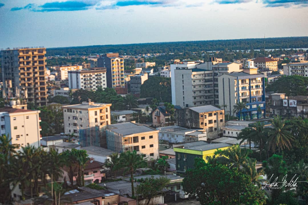 adambita237's tweet photo. Toujours à la découverte de @villemarseille...🥰😁😉🙏🏽 hey de @Douala plutôt 

Balade dans les rues de #Douala

Découvrir le #Cameroun🇨🇲➡😱🌇💚❤💛
Welcome to #Cameroon

#voyage #trip #photographer #studionrc #travelphotography #mboapic #street #quartier #rue
#BaladeAuCameroun https://t.co/fxaMk2kXOJ