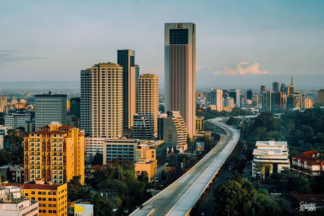 WanguiMuchiri's tweet photo. STATE OF THE NATION ADDRESS.

Let's talk about President Uhuru Kenyatta's achievements, matters Infrastructure and to be particular Roads.
Some great legacy there. 👌

📸 Courtesy https://t.co/xOb4qBELOQ