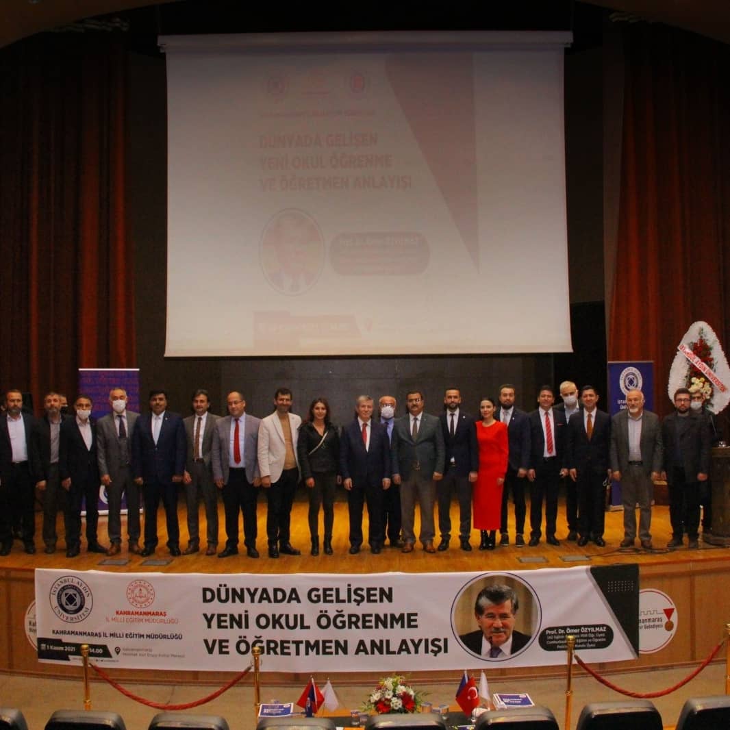 bilkursmaras's tweet photo. İstanbul Aydın Üniversitesi Öğretim Üyesi ve Cumhurbaşkanlığı Eğitim ve Öğretim Politikaları Üyesi Sayın Prof. Dr. Ömer ÖZYILMAZ tarafından Kahramanmaraş’ta eğitimcilere “Dünyada Gelişen Yeni Okul, Öğrenme Ve Öğretmen Anlayışı” konulu konferans verildi.

#bilkurs #iaukampus #iau https://t.co/JCCazZhyPi