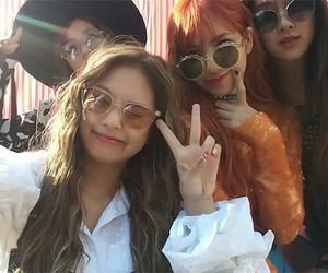 lisasuprmcy's tweet photo. first time seeing these ot4 pictures😭 @blackpink https://t.co/8X4iAd1WlA