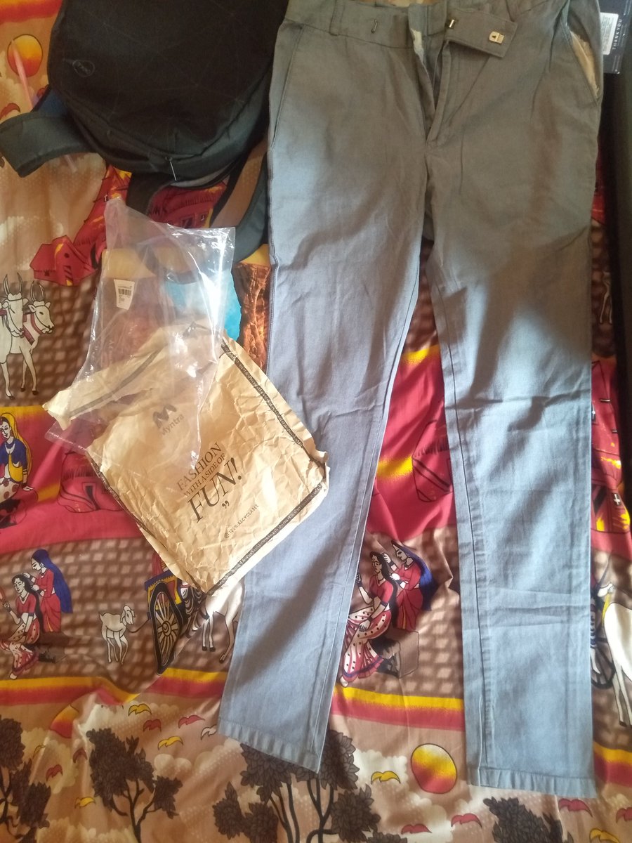 DellMobile11's tweet photo. @myntra @_Amar_N
Dear :- Myntra officials I am frustrated with Myntra Recently I have ordered a Black chinos jeans from MYNTRA I got used and different color product and it was not a brand products which i ordered.I have raised return request but my product is not being picked. https://t.co/lRpPaaXutK
