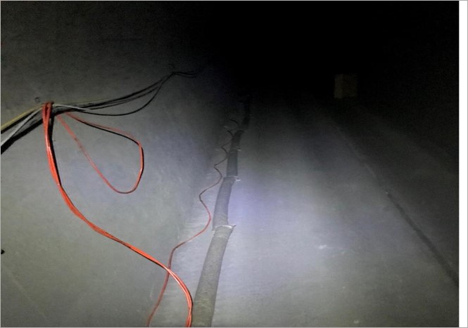 FebusOptics's tweet photo. #FEBUS took part in a project developed and financed by the #CEA.
A 10 km long optical fiber was deployed in the underground #LSBB (Laboratoire Souterrain Bas Bruit) to compare active seismic recordings between traditional seismometers and distributed optical fiber measurements. https://t.co/CUWiqbVZjF