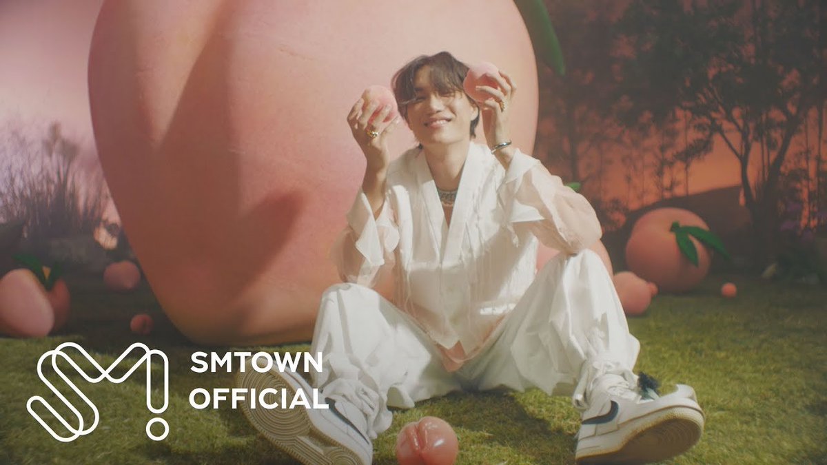StationKaiRadio's tweet photo. Peaches music video is here! 🍑 It's AMAZING! 

✨https://t.co/fpkA7AuGZg

Drop 100 hashtags while streaming!

PEACHES OUT NOW
#카이_피치스_공개 https://t.co/ThsXjZLhcT