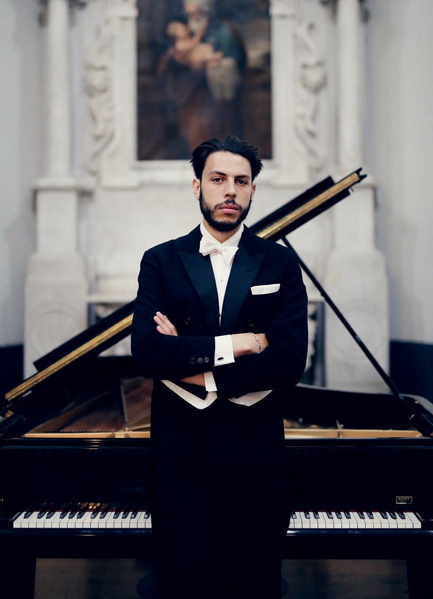 🎉 We zijn ontzettend blij dat het concert van <a href="/NicolasPianist/">Nicolas van Poucke</a> door kan gaan! Op zondagmiddag 12 december speelt Nicolas in BIJ ANDREAS drie van Beethovens prachtige sonates. Er zijn nog kaarten: eventbrite.nl/e/tickets-ontd…