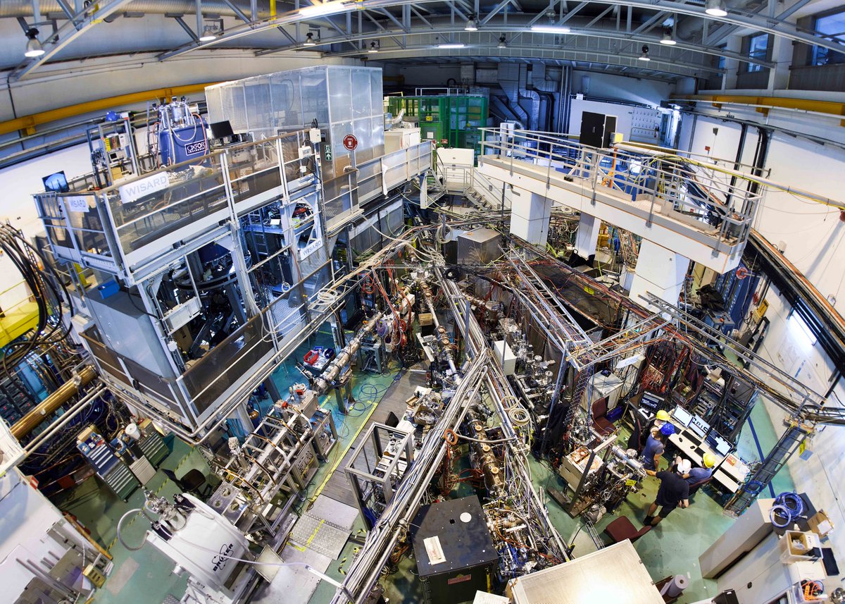 FAIR_GSI_de's tweet photo. Am #ISOLTRAP-Experiment @ISOLDEatCERN misst ein Forschungsteam u.a. von @CERN @FAIR_GSI_de und @uni_greifswald die Masse der benachbarten Indiumkerne von Zinn-100 und wirft damit ein neues Licht auf den speziellen "doppelt magischen" Kern: https://t.co/aYOavXwkrQ © CERN/M. Brice https://t.co/521PRpDXyf