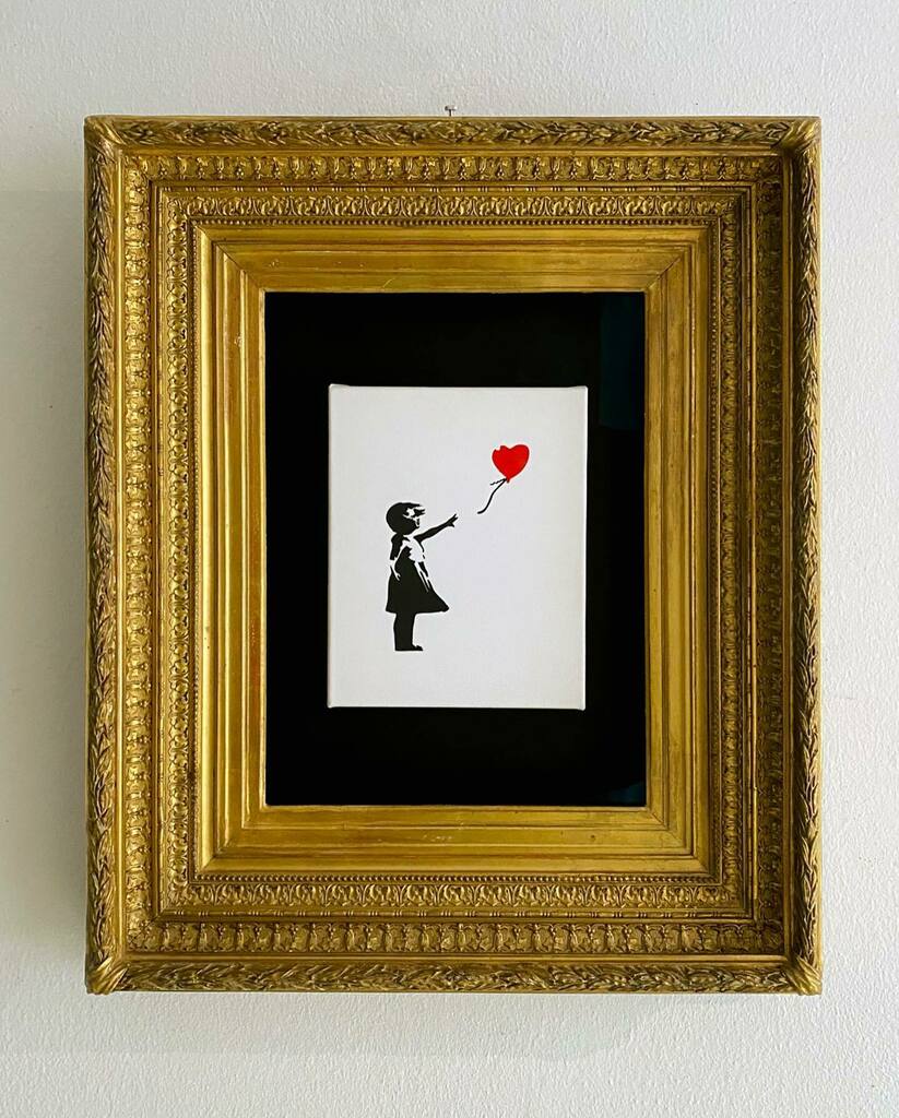 atelieronline's tweet photo. Una cornice antica in stile Barbizon veste questa piccola opera @banksy #ateliercornici #cornicisumisura #bansky #corniciantiche https://t.co/eADUc6RxZW https://t.co/FJLnMR8SmT