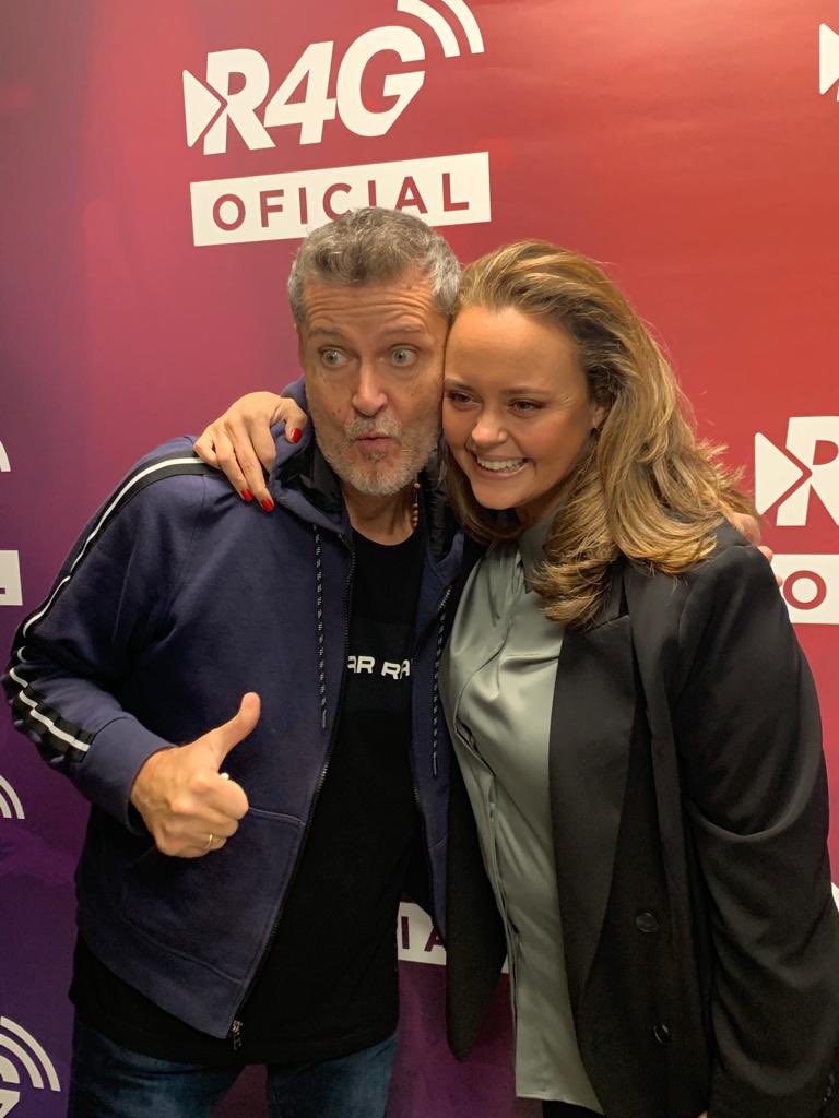 vanadiss_es's tweet photo. Empezamos la mañana de promoción con @ShailaDurcal en @Radio4G_Oficial con el gran @FernandiscoOK https://t.co/YOXkJymOds