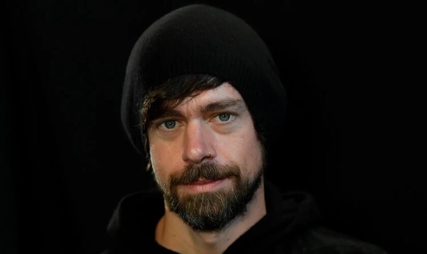 🐥 Jack Dorsey quitte son poste de CEO chez Twitter et cède également sa place au conseil d'administration.

👉 remplacé par Parag Agrawal, l'actuel CTO de l'entreprise.

🔗 siecledigital.fr/2021/11/30/jac…

#twitter #socialmedia