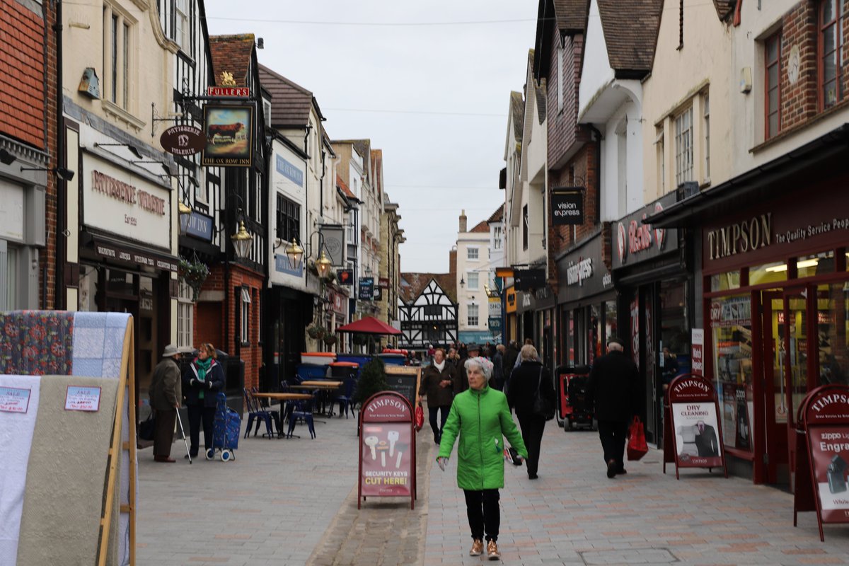 SWBizGrowthUnit's tweet photo. #Salisbury in Top 10 areas for #retail ‘bounce- back’- South West has shown one of the faster bounce-backs #regionally, with shopper numbers at -21.3% lower respectively than in 2019. https://t.co/RuWmOdvLcJ https://t.co/3eufWsMw5b