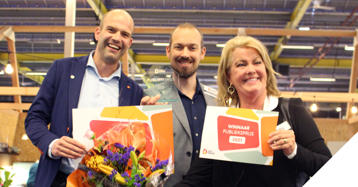 Onze Strada Hybrid -dé warmtepompradiator voor verwarmen én koelen- viel goed in de smaak bij de bezoekers van <a href="/huisenenergie/">Huis & Energie</a> waardoor we de publieksprijs wonnen! lnkd.in/dngdGaWw
#jagaclimatedesigners #stradahybrid #warmtepompradiator #publieksprijs #huisenenergie