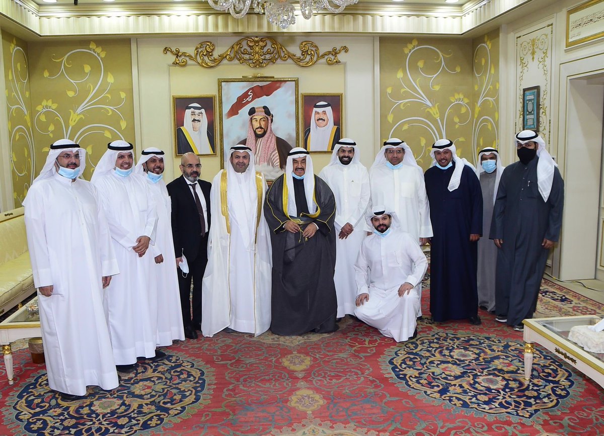 Dumeathaa's tweet photo. تشرفنا أبناء المرحوم عقله الدميثه العنزي بزيارة والدنا سمو الشيخ ناصر المحمد الصباح حفظه الله للسلام على سموه ومعبرين له عن مشاعر الحب والاخلاص وكما عهدنا من سموه وهو صاحب القلب الكبير استقبال الأب لأبناءه سائلين المولى عز وجل ان يديم عليه نعمه الص��ة والعافية https://t.co/0IP435DISw