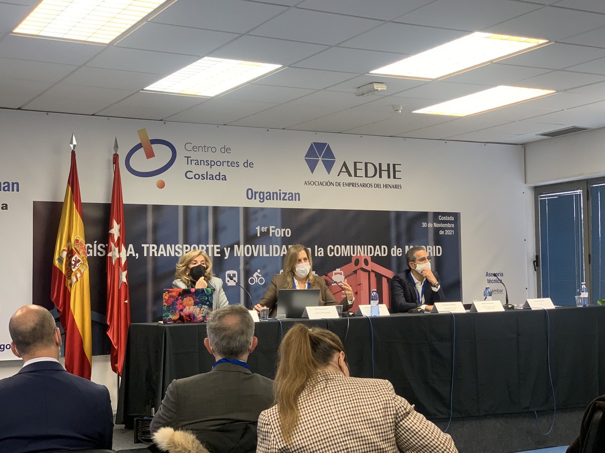 Transaher's tweet photo. Nuestra directora general, Mª Luz Cobos inicia las ponencias del #ForoLTM organizadas por @aedhe.

“La carretera sigue siendo líder entre los modos de transporte. Tiene una flexibilidad que no poseen otros medios” #GoTransaher https://t.co/F6cmKM6qLo