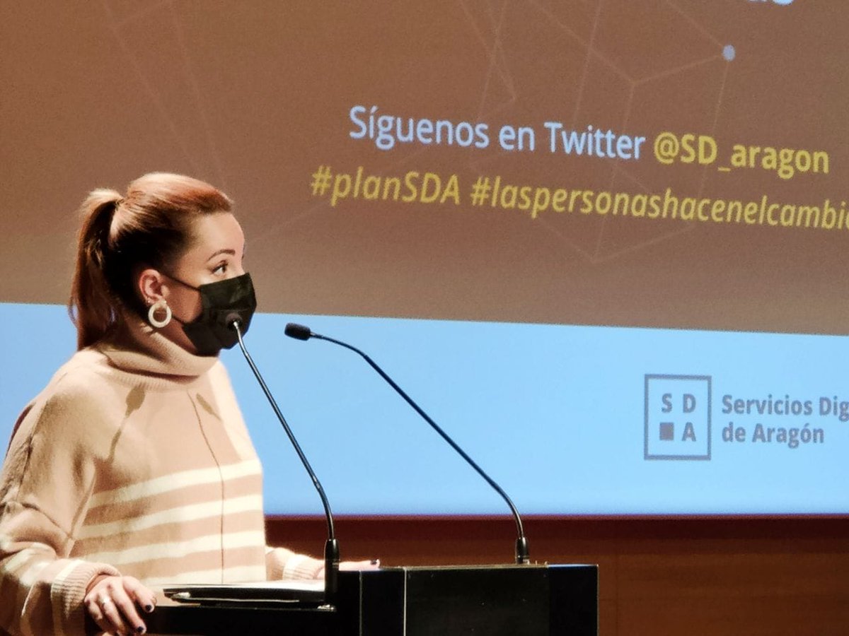 GobAragon's tweet photo. 🗣@MaruDiazCalvo: "El #PlanSDA responde al momento que vivimos, donde todo gira en torno a lo #digital, y persigue mejorar la relación de la ciudadanía con la administración a través de la tecnología y el diseño, simplificando trámites y haciéndolos más sencillos". @SD_aragon https://t.co/lF8HNfAGve