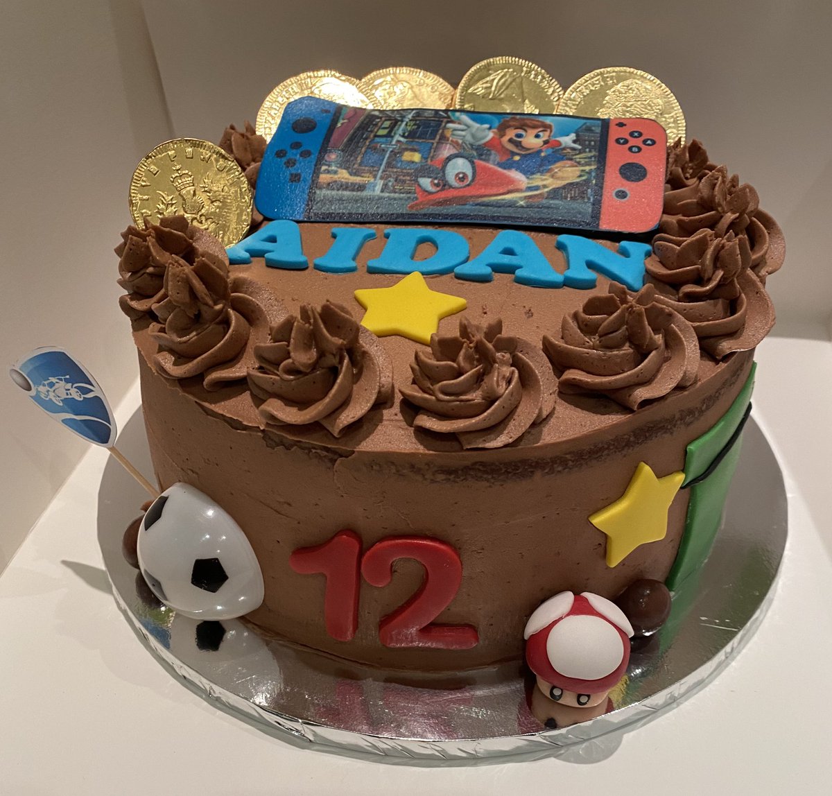 Cupcakes_Sandy's tweet photo. Nintendo Switch birthday cake 🎉🥳 https://t.co/BjcFdqpGM0