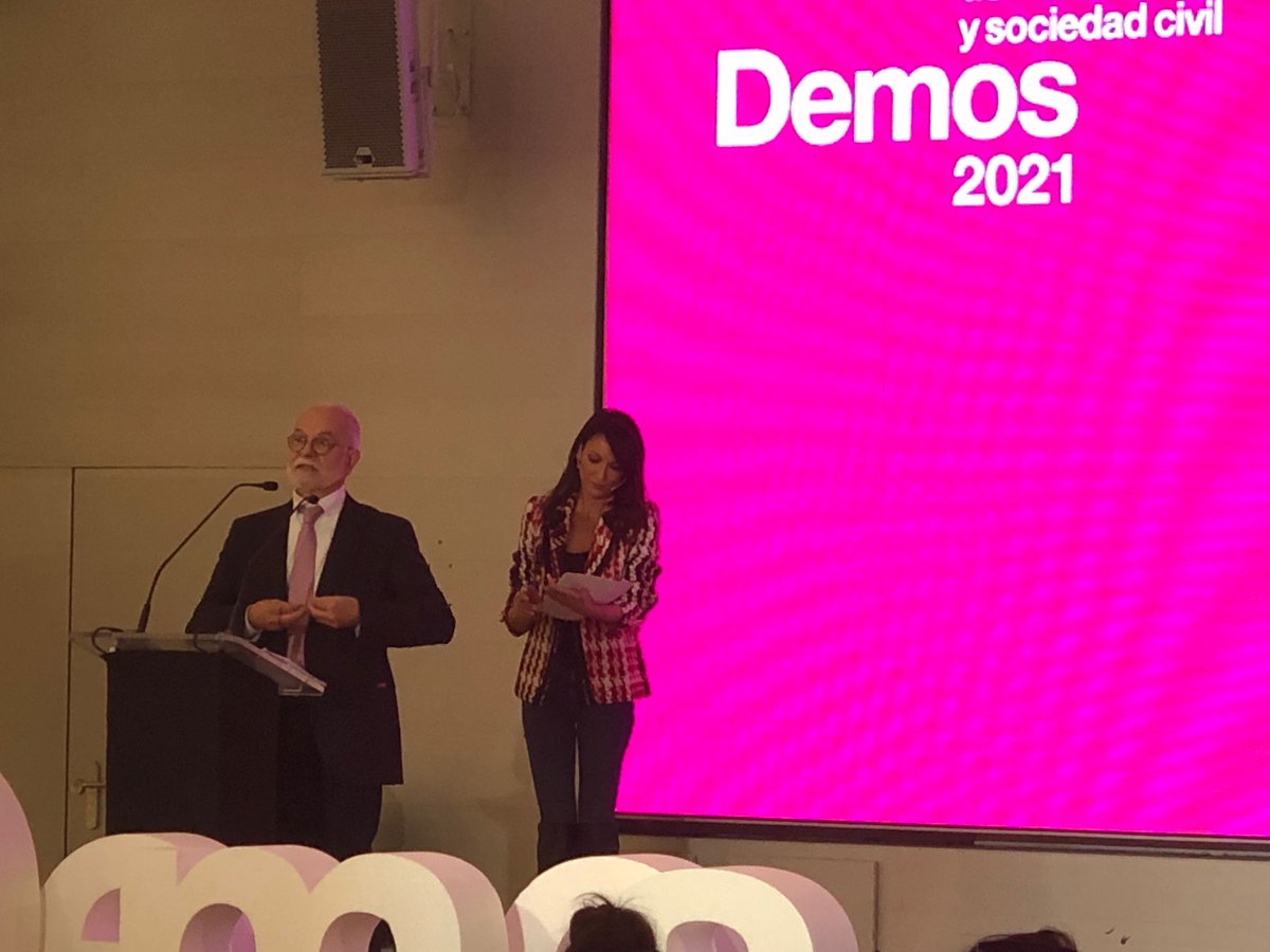 Pilarfgil's tweet image. #Demos2021 Tiempo de Filantropia, tiempo de hacer algo por los demás. Inaugura @javinadal Presidente de la @AEF_fundaciones #FundacionGSD @gredossandiego