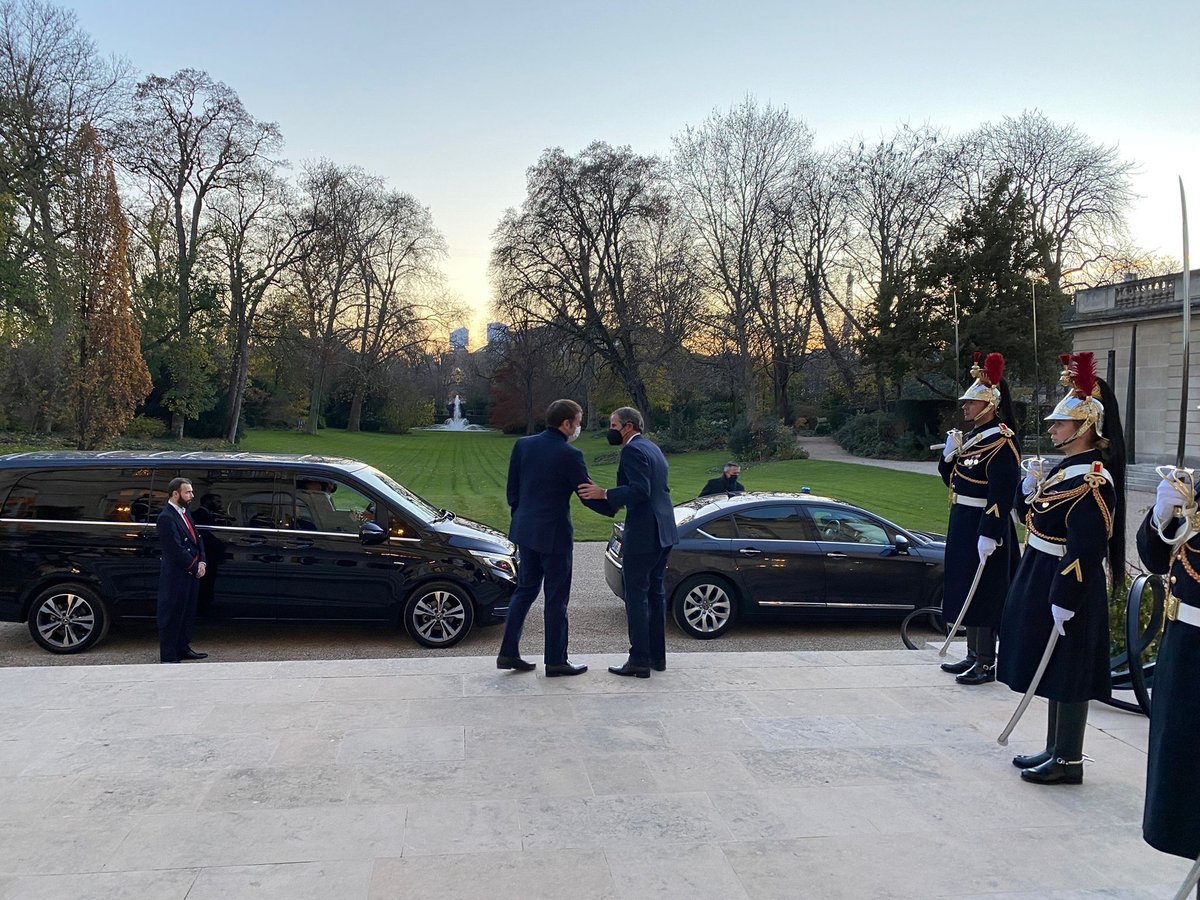 iaeaorg's tweet photo. 🇫🇷 Le président de la France @EmmanuelMacron et le Directeur Général de l'AIEA @RafaelMGrossi se sont rencontrés hier à Paris pour aborder le rôle de l'énergie nucléaire, le programme nucléaire iranien et le renforcement de la lutte contre le cancer. https://t.co/eLCRsNMnEJ https://t.co/dqqZb2WPzy