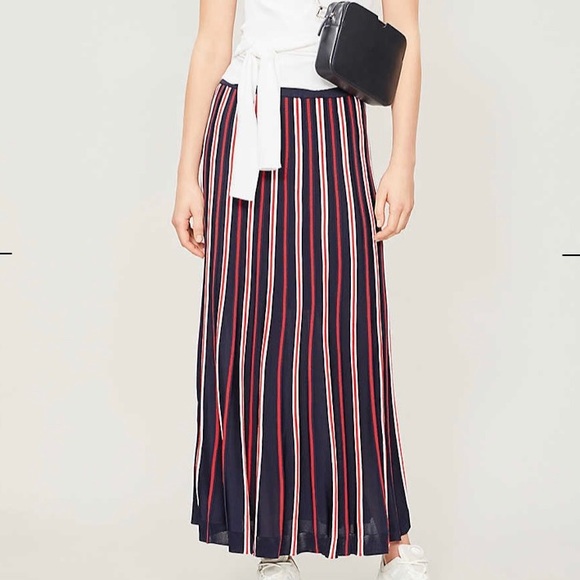 PullinDarla's tweet photo. So good I had to share! Check out all the items I'm loving on @Poshmarkapp #poshmark #fashion #style #shopmycloset #sandro #unknown #youngfabulousbroke: https://t.co/8rtTAeVo3m https://t.co/zMFJSXSFSe