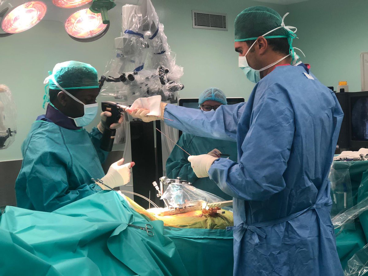 Neuroinstitut_'s tweet photo. #Sabiasque Debido a nuestra filosofía de conservación biomecánica de la #columna, para permitir el #movimiento de la misma y evitar una #fijación #irreversible, la mayoría de los #implantes que colocamos son dinámicos https://t.co/fie9NwaL0V
