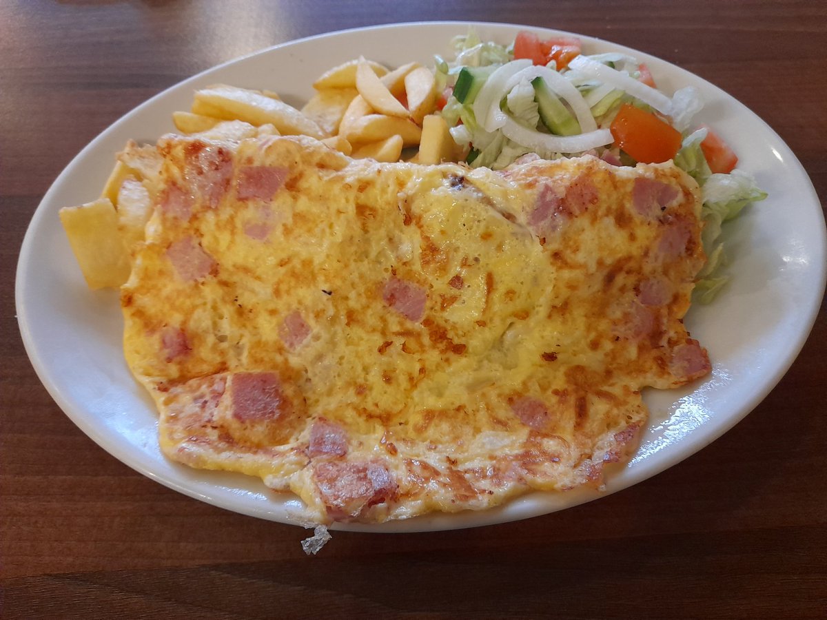 ChelseaDan5's tweet photo. Who said you can't have a ham and cheese omelette with salad and chips for breakfast on a day off👌🏻Bridge cafe West Hampstead NW6 https://t.co/MesOfNp8J6