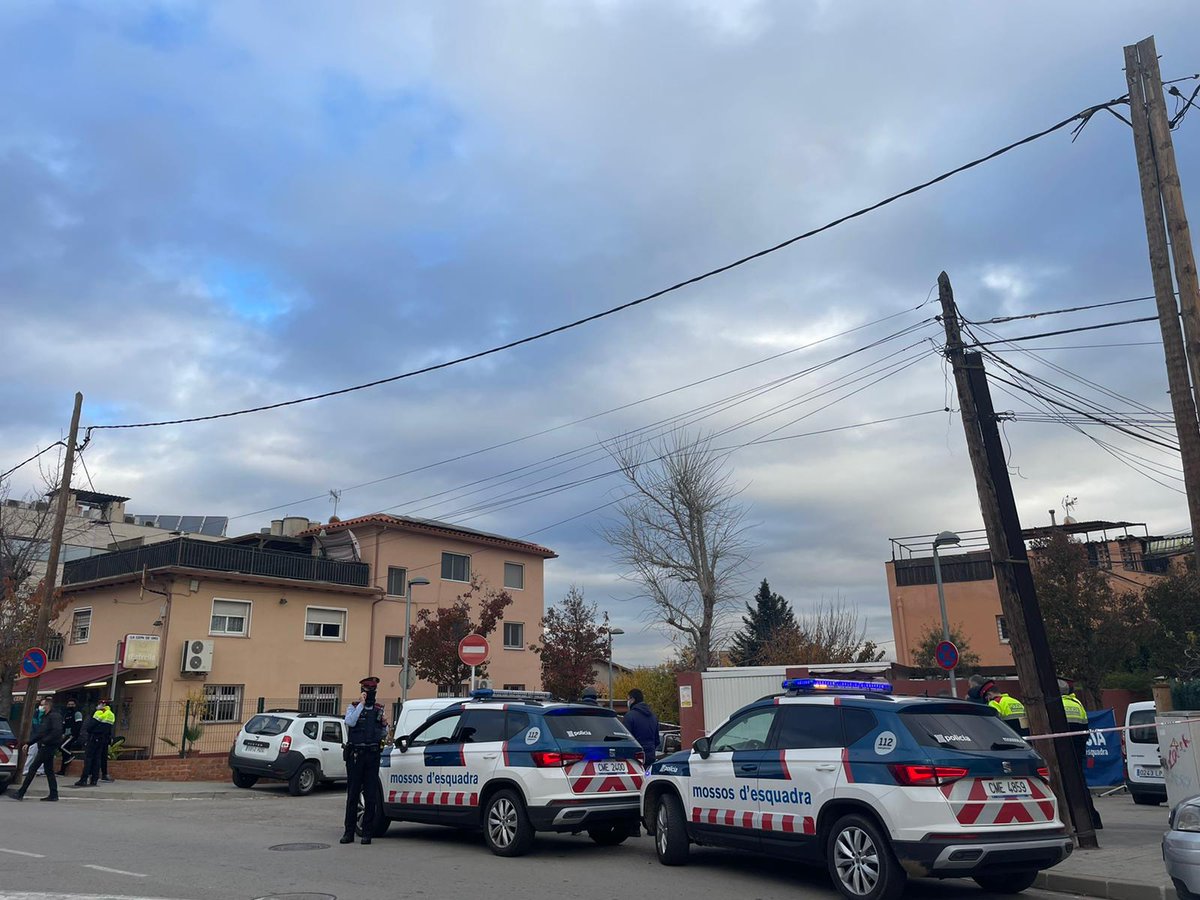3CatInfo's tweet photo. Maten un home a trets en ple carrer a Cerdanyola del Vallès https://t.co/QLON81fEY8 https://t.co/7Okt7H6B8x