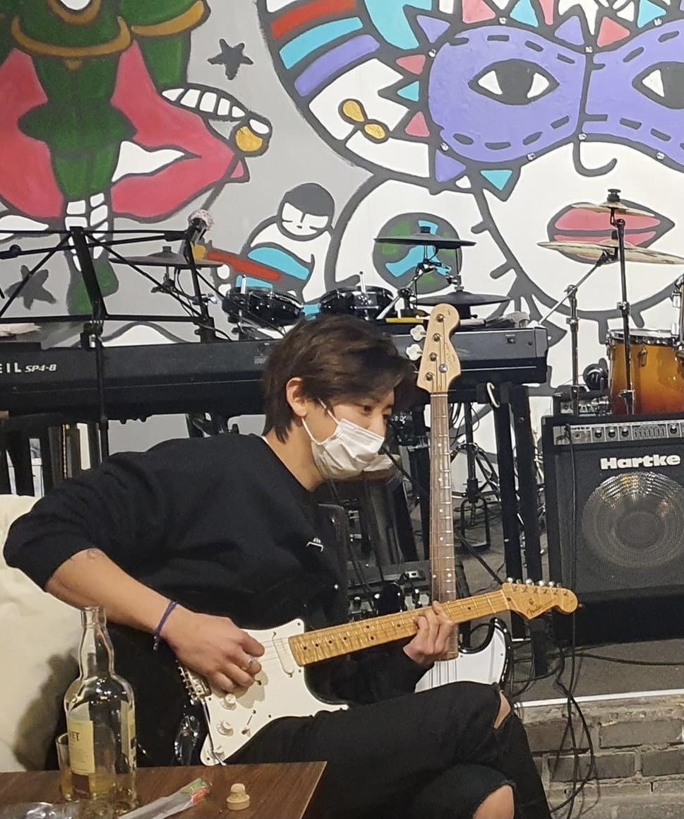 ⠀

     ⠀             Murasakibara posted.

                     📌My Restaurant 
                     🕒5:44 PM
                     “  bored. ”

⠀