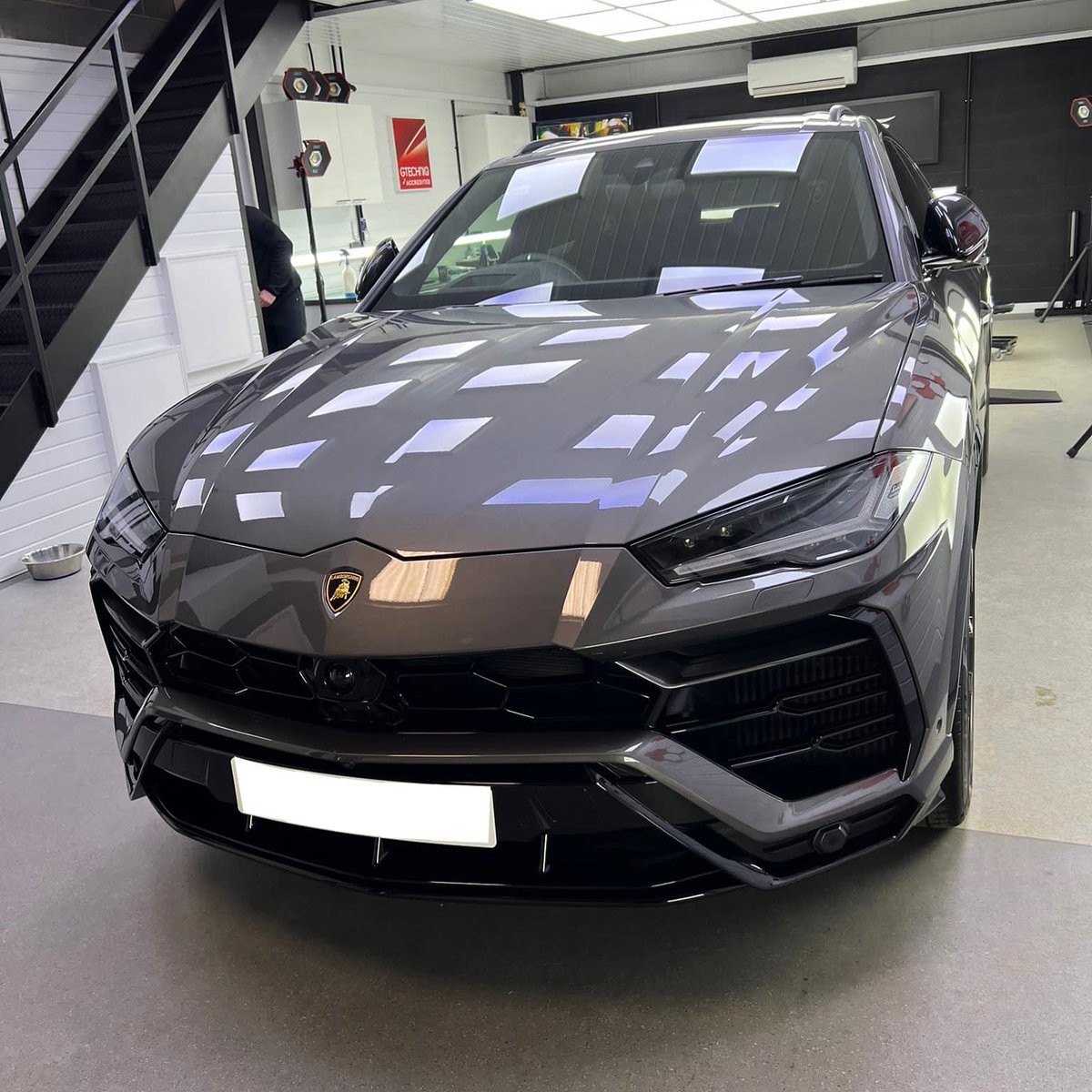 Lamborghini Urus in for a full PPF (Pain Protection Film) install, brilliant for protecting any paintwork from the elements, stone chips and other debris that could cause harm to your vehicles exterior 🛡

ac13premier.co.uk

#lamborghini #urus #ppf #paintprotection