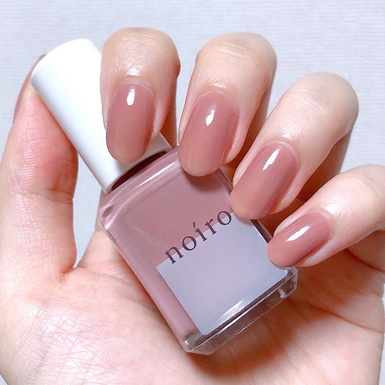 Twitter 上的 おいも Noiroのオフィス向けネイルでおすすめの2色 S004 Melancholic Taupe パープル寄りの透明感グレージュ ザッと塗ってもムラにならないの凄い S005 Raspberry Cocoa 何回推しても推し足りないくすみピンク 肌がめちゃくちゃ綺麗に見える