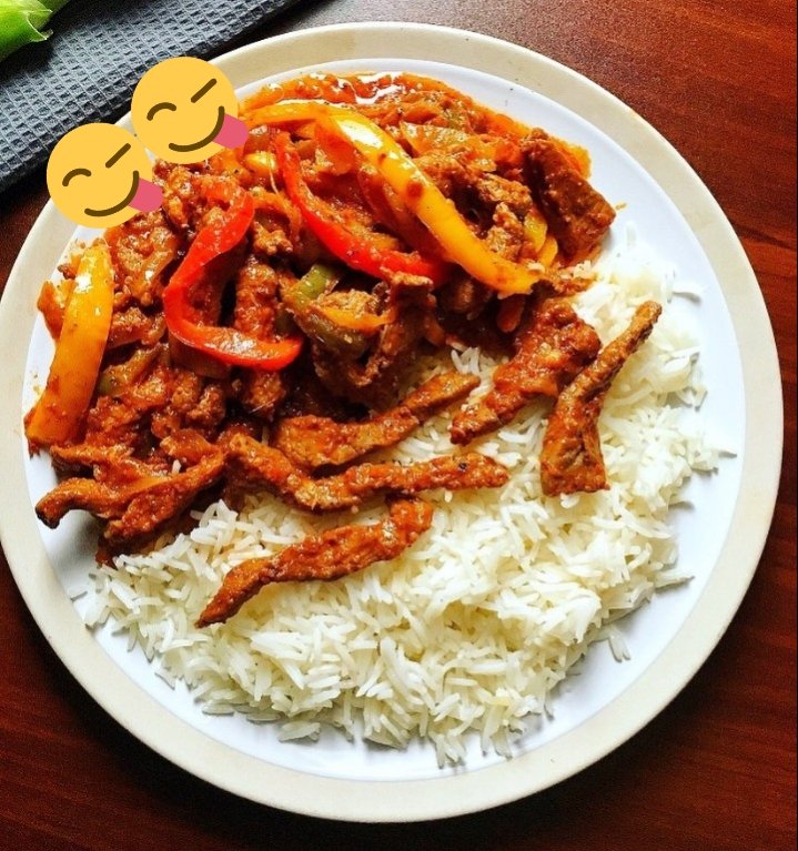 BambaTVKenya's tweet photo. Scrumptious and Colourful Beef Strips Stew served with Rice 😋😋. #BeefStrips #Beef #BeefStew #Rice #YummyFood https://t.co/LqJV8Gu20K