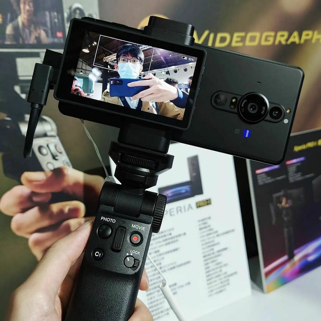 x87543's tweet photo. 是我在拍你呢
還是你在拍我
@sonyxperia
@sonyxperiatw
#Sony #XperiaProI #THECamera
#VlogSetUp #1inchcmos
#TakenwithXperia #Xperia5II https://t.co/8y2E6kITjN https://t.co/QVGhJZzTCz