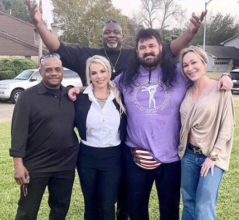 ChazTaylor713's tweet photo. #TugboatTaylor
#SusanTaylor #KelliTaylor
#ChazTaylor #DeanTaylor
#CynthiaTaylor #Family https://t.co/d76tSwmgNO