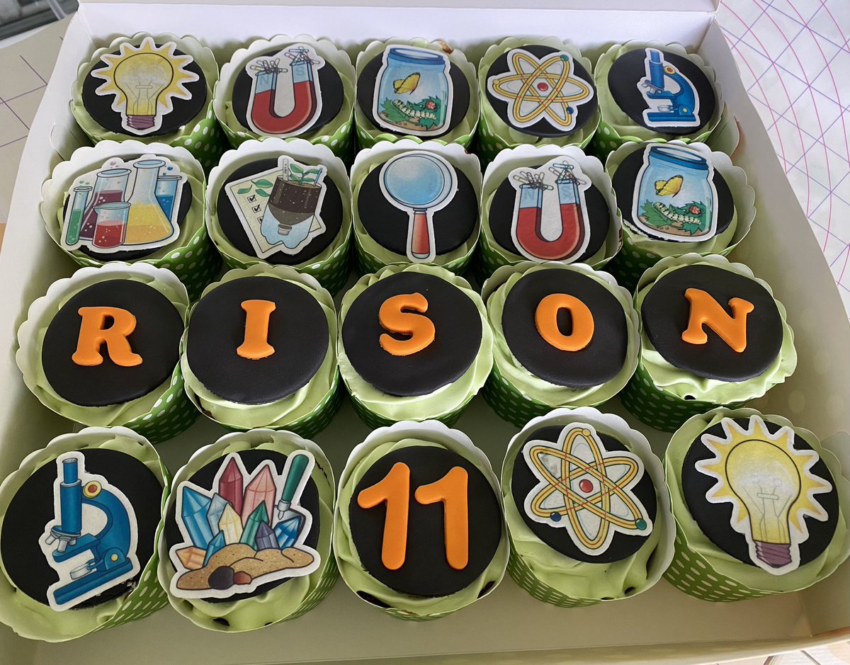 Cupcakes_Sandy's tweet photo. Science theme cupcakes 
🧁🔬🧬🧪🥼🧫 #sandyscupcakesuk https://t.co/8URnzuhHwD